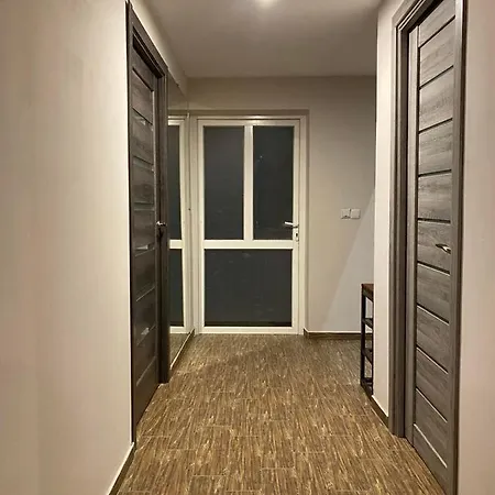 Деревянный коттедж на краю світу *