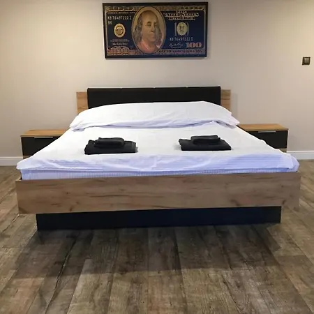 на краю світу Деревянный коттедж