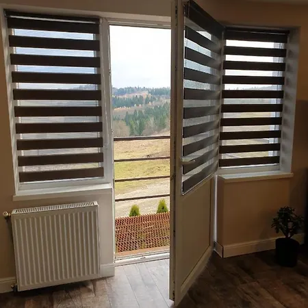 Деревянный коттедж на краю світу *